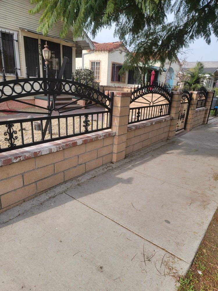 HDS FENCES DOORS