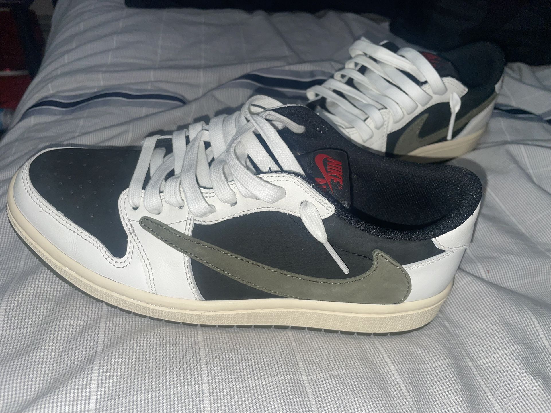 Women’s Travis Scott Jordan 1 Low OG Size 9