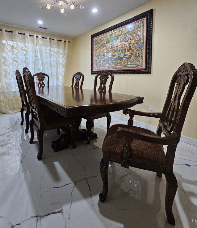 Extendable Traditional Dining set