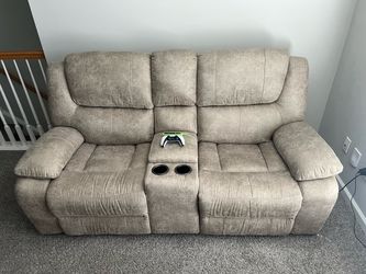 Reclining Loveseat with Center Console