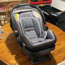 Graco Infant Car Seat Snug lock 35