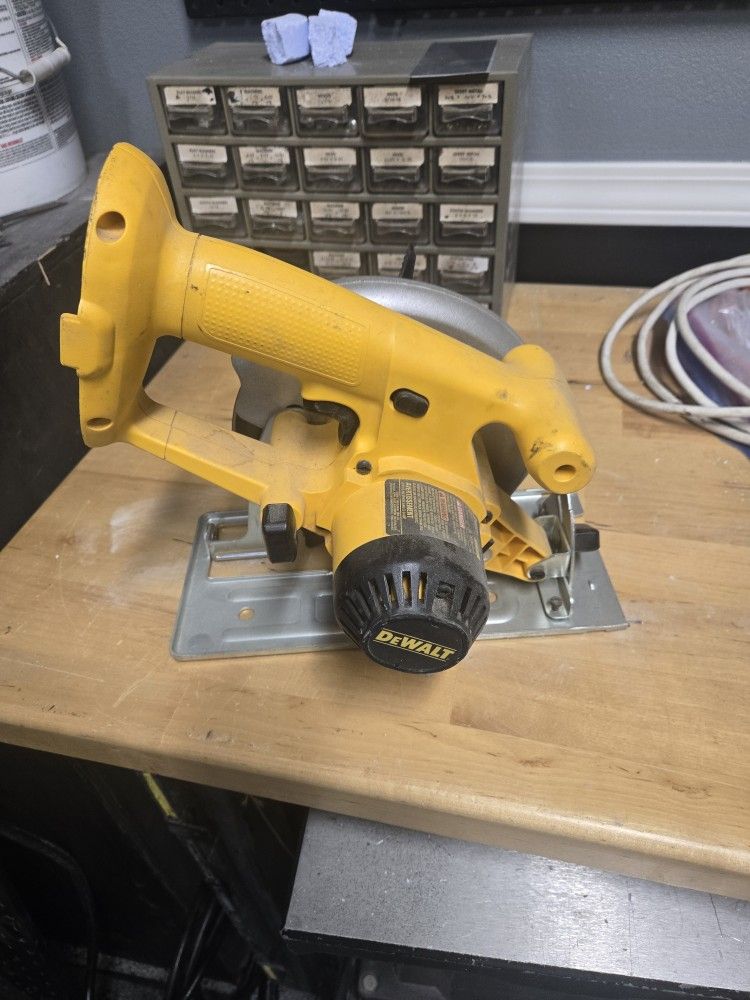 Dewalt Cordless Saw