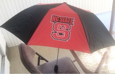 NC State Wolfpack 42'' Folding Umbrella Tote