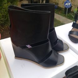 Women Wedges.  New Size 9 .. $10