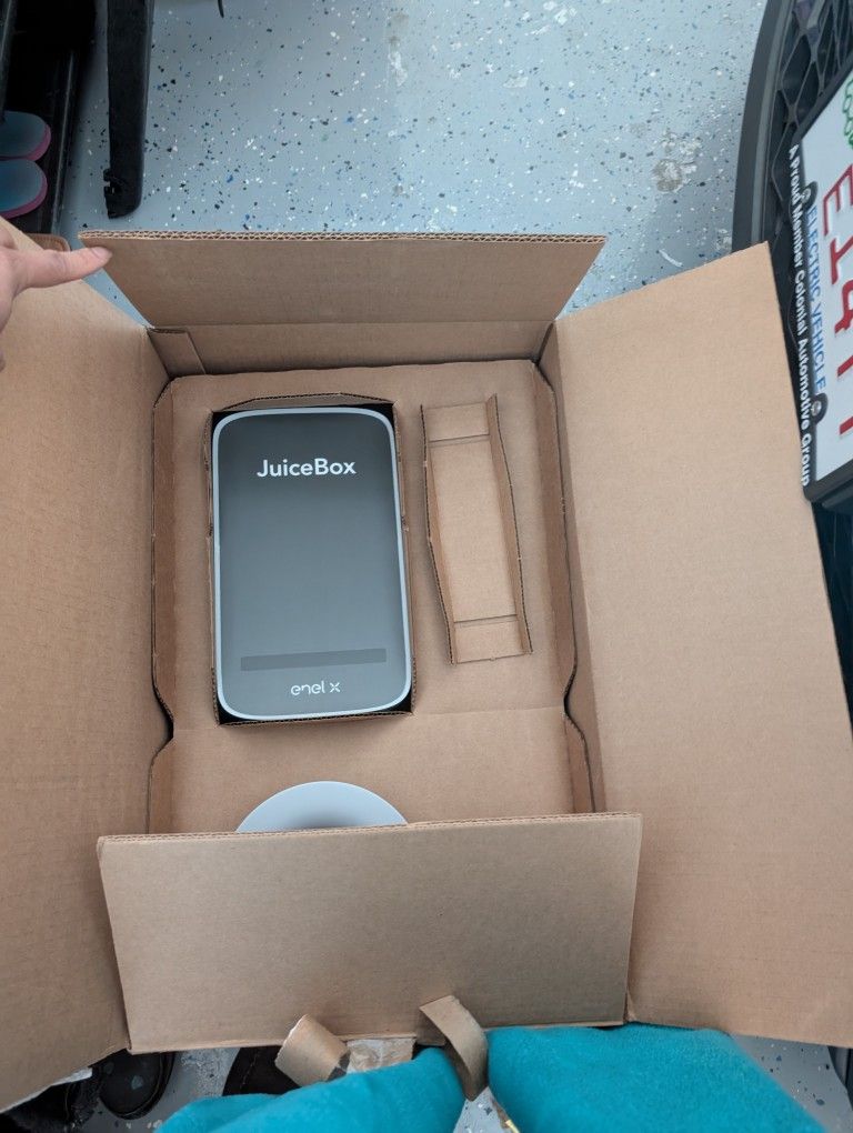 Brand New Enelx juice box EV electric charger for car