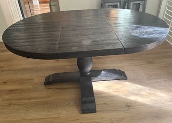 World market Dining room table