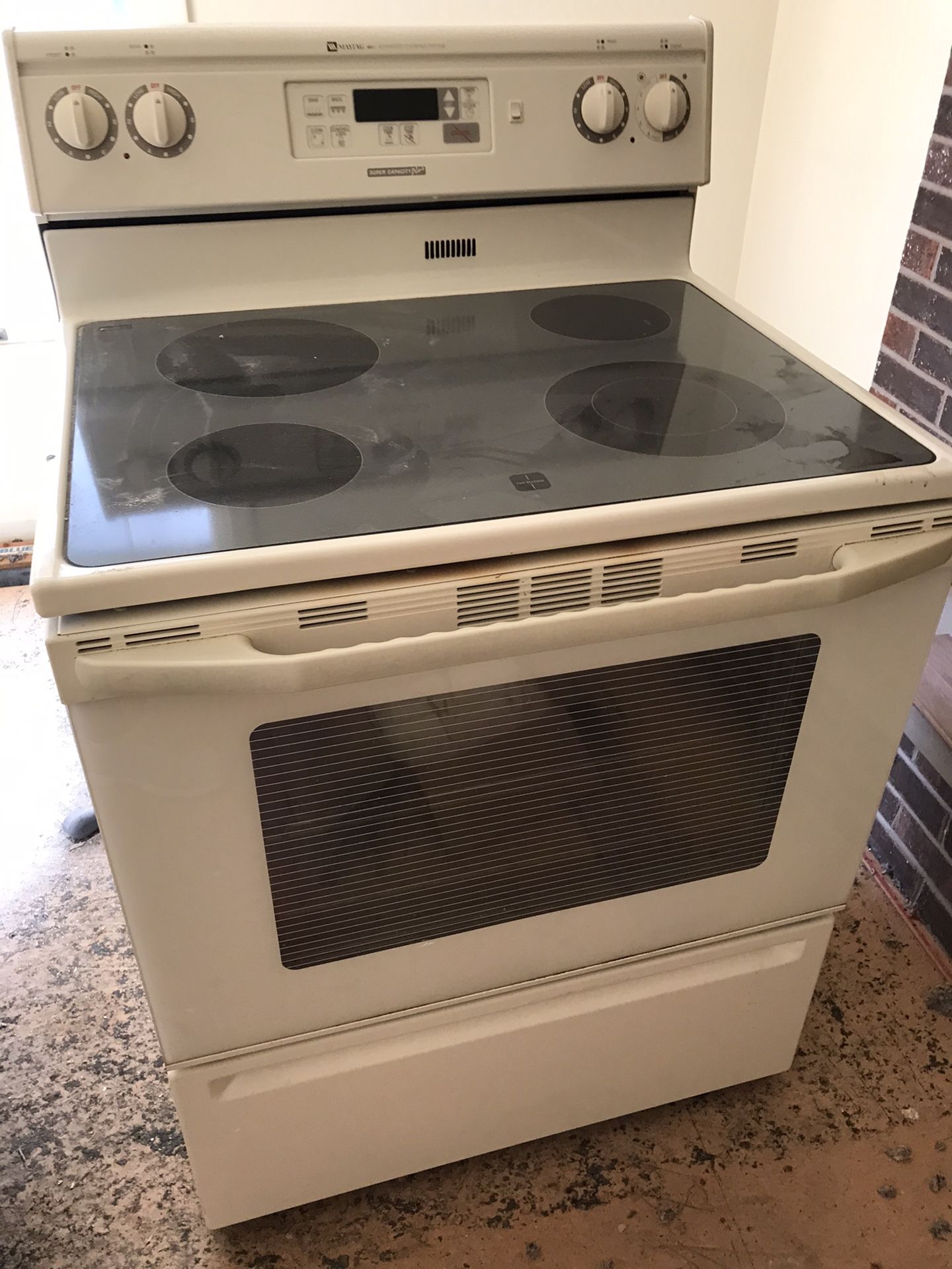 Maytag electric stove - Super Capacity