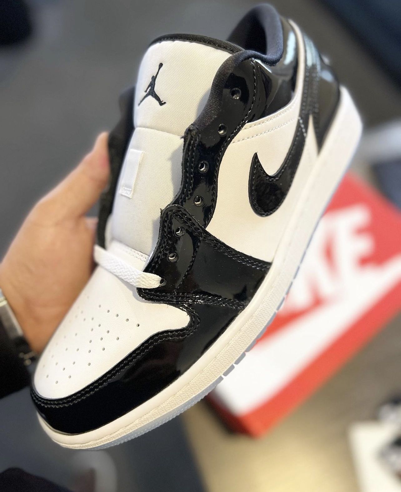 Nike Jordan Low SE Concord Nike GS Size 4Y/ Women's 6Y