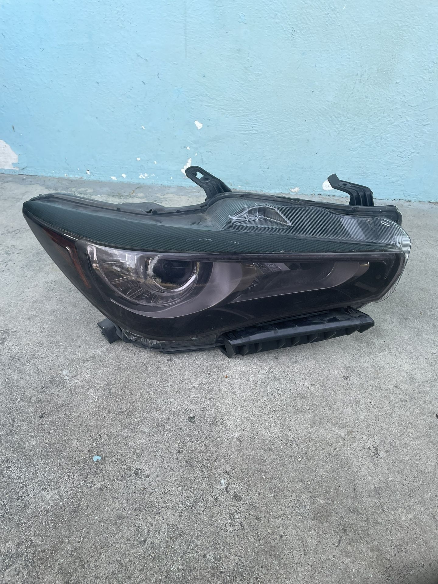 Infiniti Q50 Headlight (Right)
