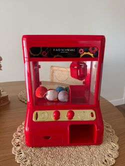FAO SCHWARZ CLAW MACHINE
