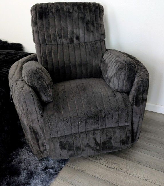 Nice Beautiful Comfortable Recliner Chair