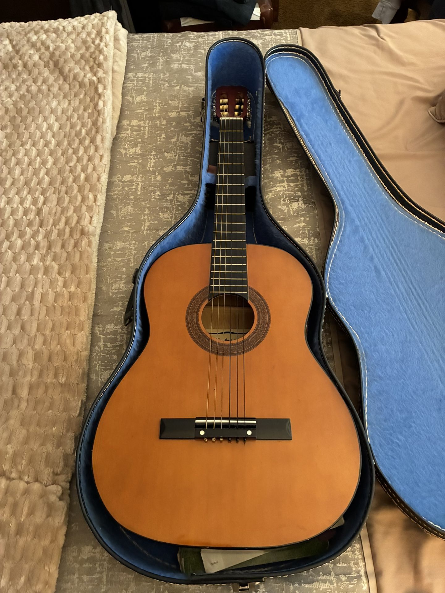 Acoustic Guitar - Lotus LC-30 w/Case