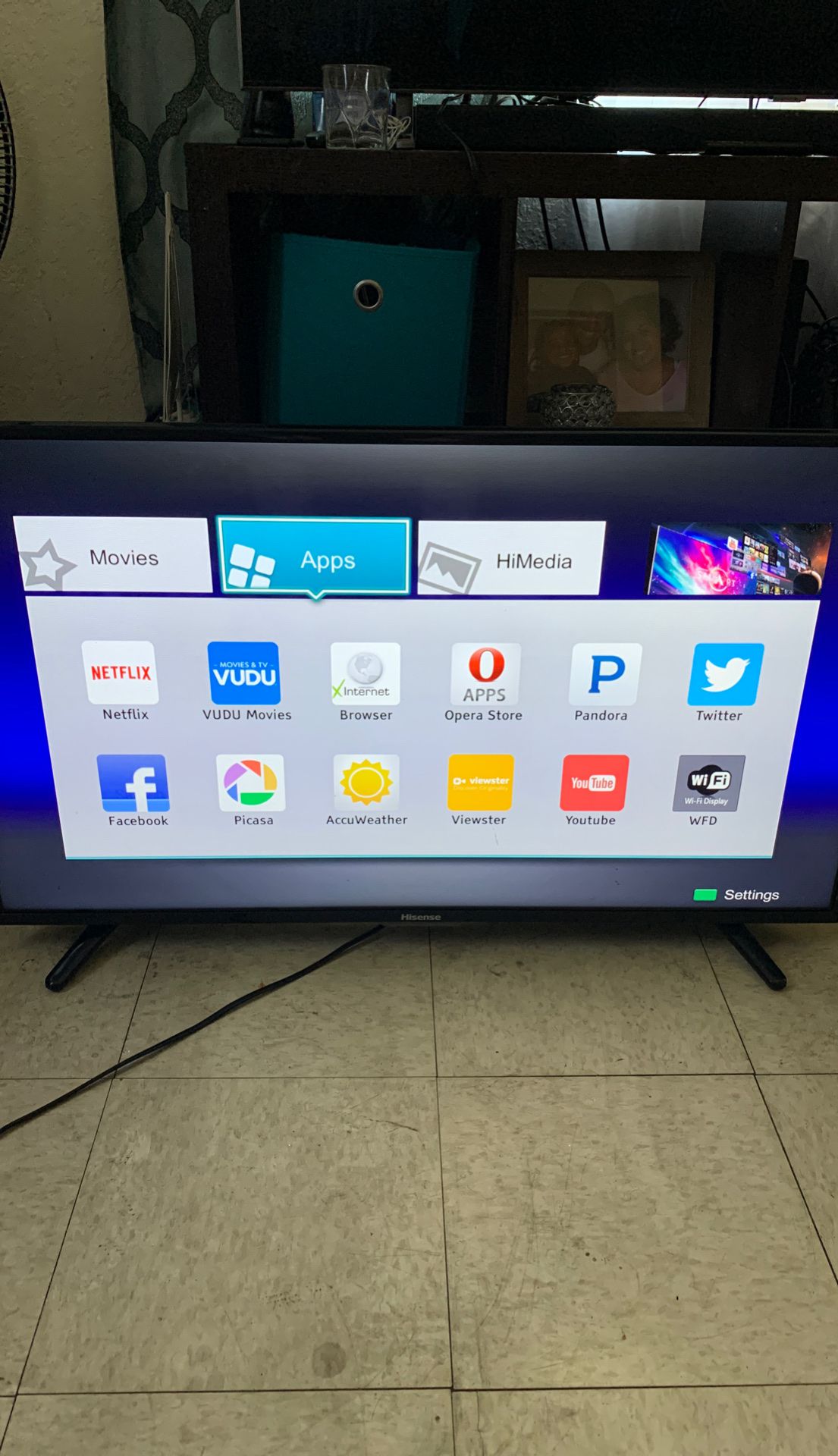 40 inch Hisense smart tv