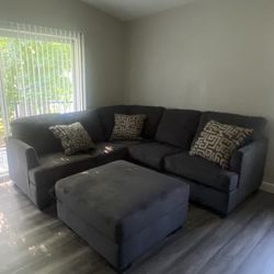 Sectional Couch With Ottoman and 3 throw pillows