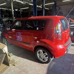2010 Kia Soul - Garage kept - Less Than 50K