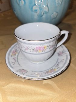JLMENAU Graf Von Henneberg tea cup and saucer set featuring a delicate floral design and gold trim.