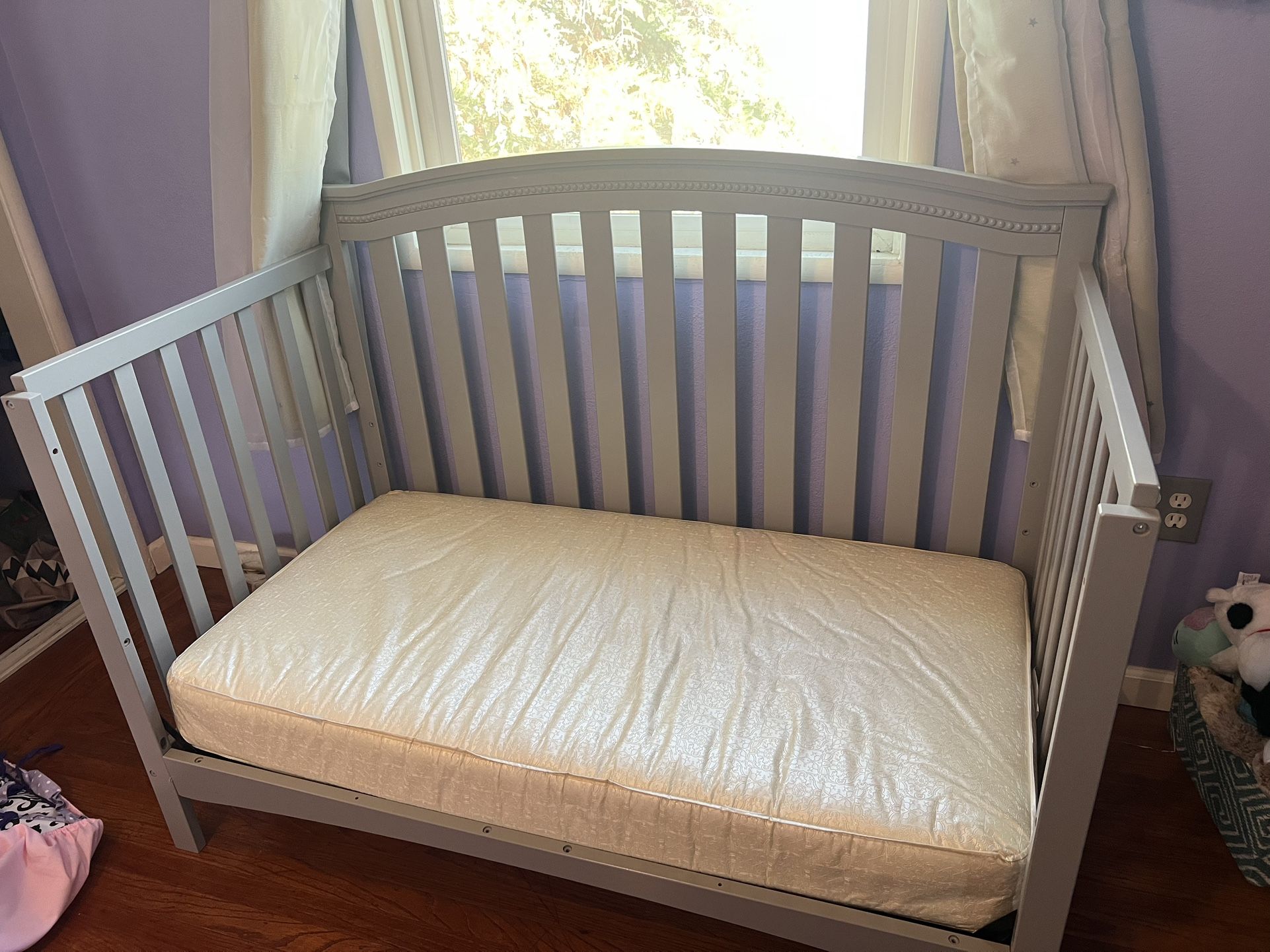 Delta Children Waverly 6 in 1 Crib Gray And Sealy Mattress