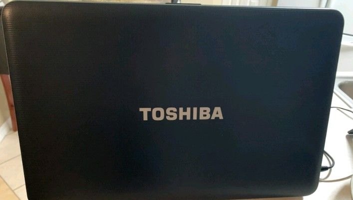 Toshiba Satellite A-205 Laptop For Parts Only. 4gb ram, 160gb hd, Good screen, keyboard, cd/dvd writer, windows etc..no charging cord.