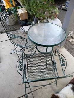 Bistro Table & 2 chairs