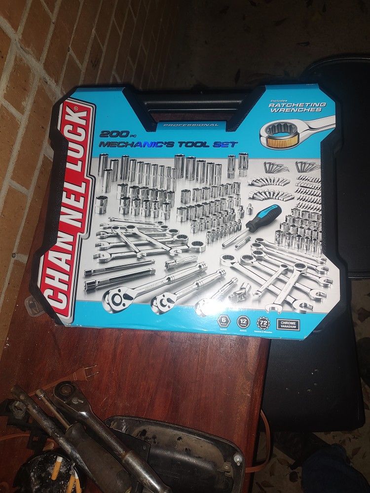 200 Piece Mechanical Tool Set