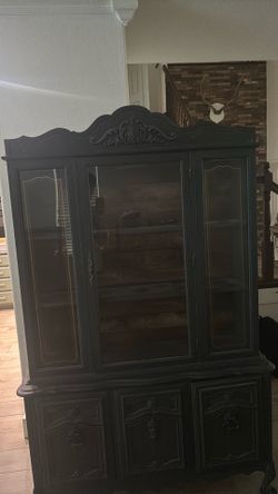 Grey hutch