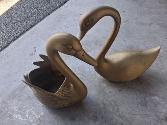Vintage brass swan pieces..looking for brass buyers..