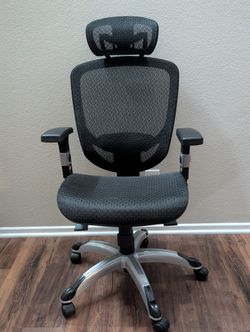Staples Hyken Ergonomic Mesh Swivel Task Chair