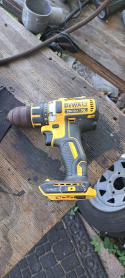 Drill by Dewalt 20V, Max.