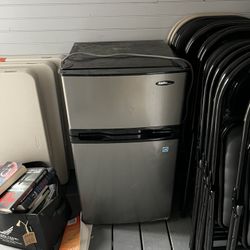 4.5 Cu. Ft. Mini Fridge for Sale in East Lansdowne, PA - OfferUp