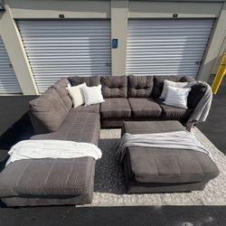 Sectional/couch/sofa, grey,115x92, delivery Available 