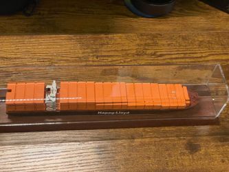 Hapag-Lloyd Dalian Express Class Container Ship 7500-TEU Scale Model (Very Rare)