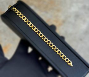 10k yellow gold hollow Curb bracelet 7.50” bracelet 8.00mm width