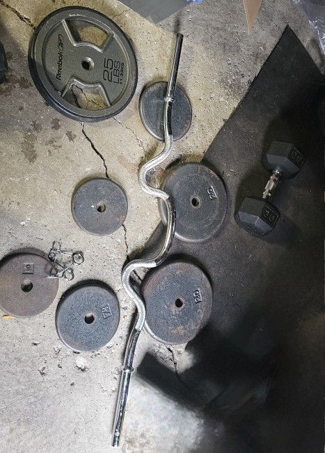 Weightlifting Bundle - Curl Bar + Plates + Dumbbell (140 lbs total)