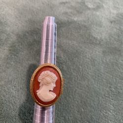 Avon Gold Tone Cameo Locket  Ring 