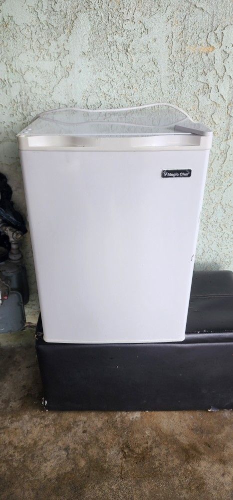 Magic Chef Mini Frig
