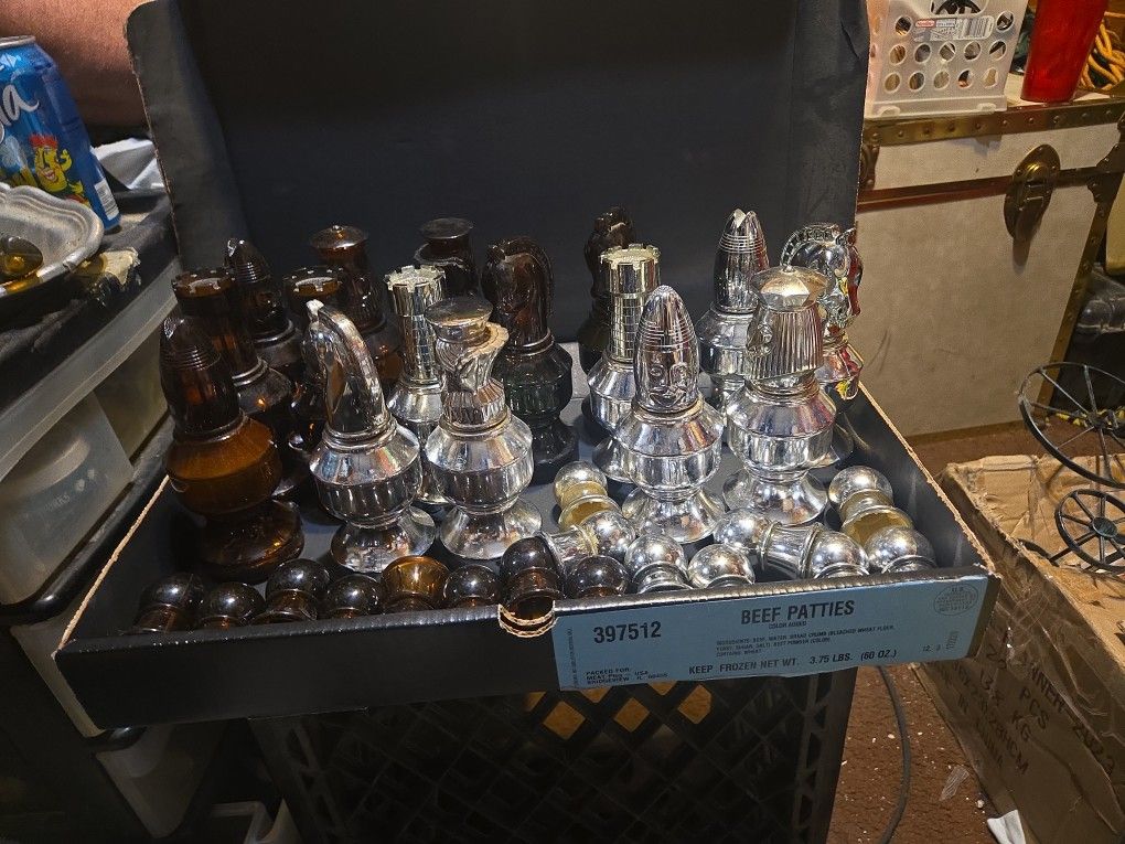 AVON 1970 CHESS SET