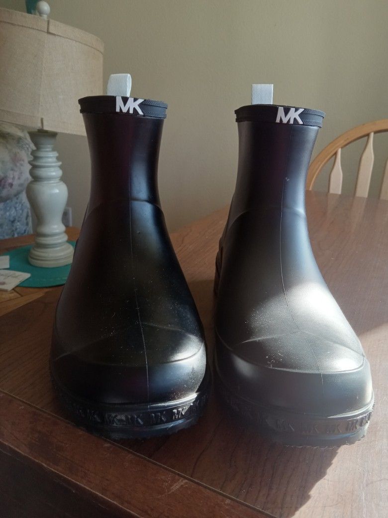 Mk Rain Boot Size  8  Pick  Up  In  Clovis Sunnyside  Herdon 