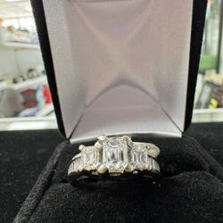 14k Ladies Diamond Ring
