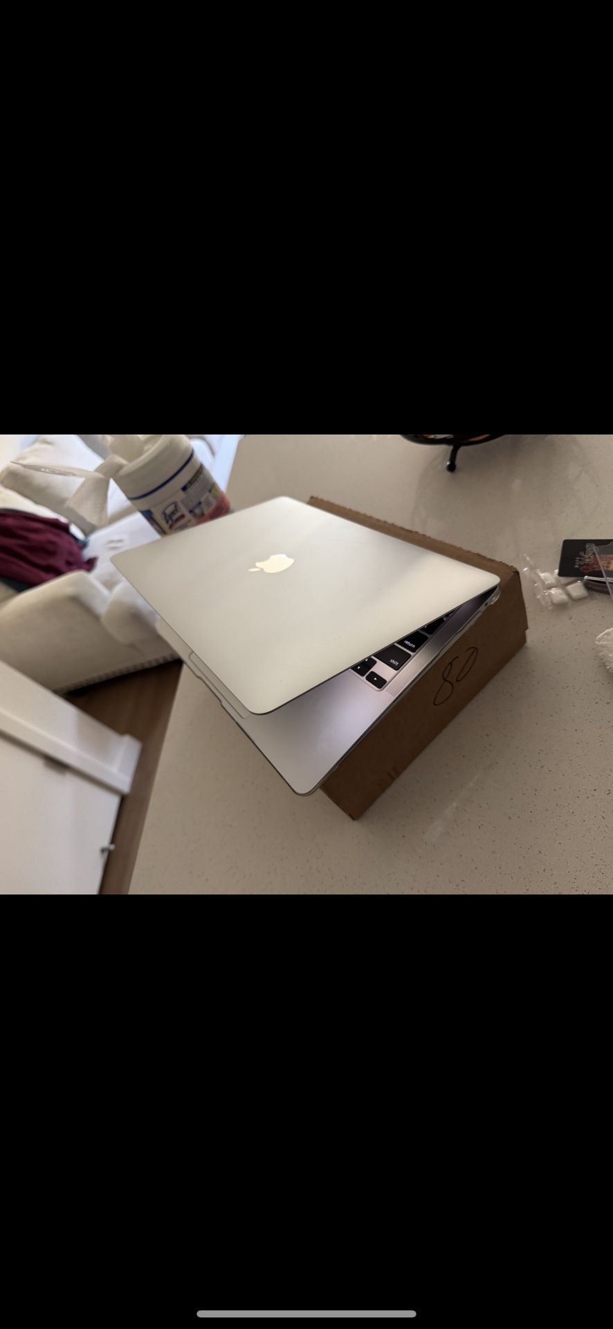 MacBook Air 13.3” Laptop Apple M1 Chip 8gb memory 256gb Ssd Silver