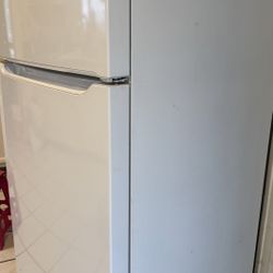 frigidaire fridge like new condition 