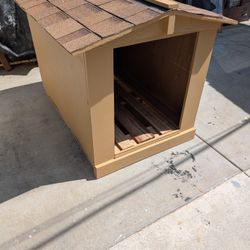 Brand New Custom-made Extra Large Dog House Shingle Roof Lifted From The Ground Guarantee No Leak