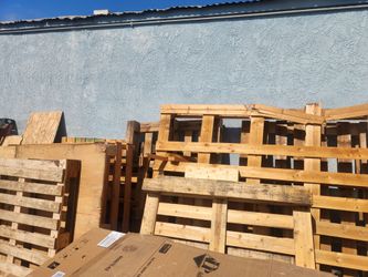 FREE WOOD/PALLETS
