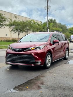 2021 TOYOTA SIENNA PLATINUM