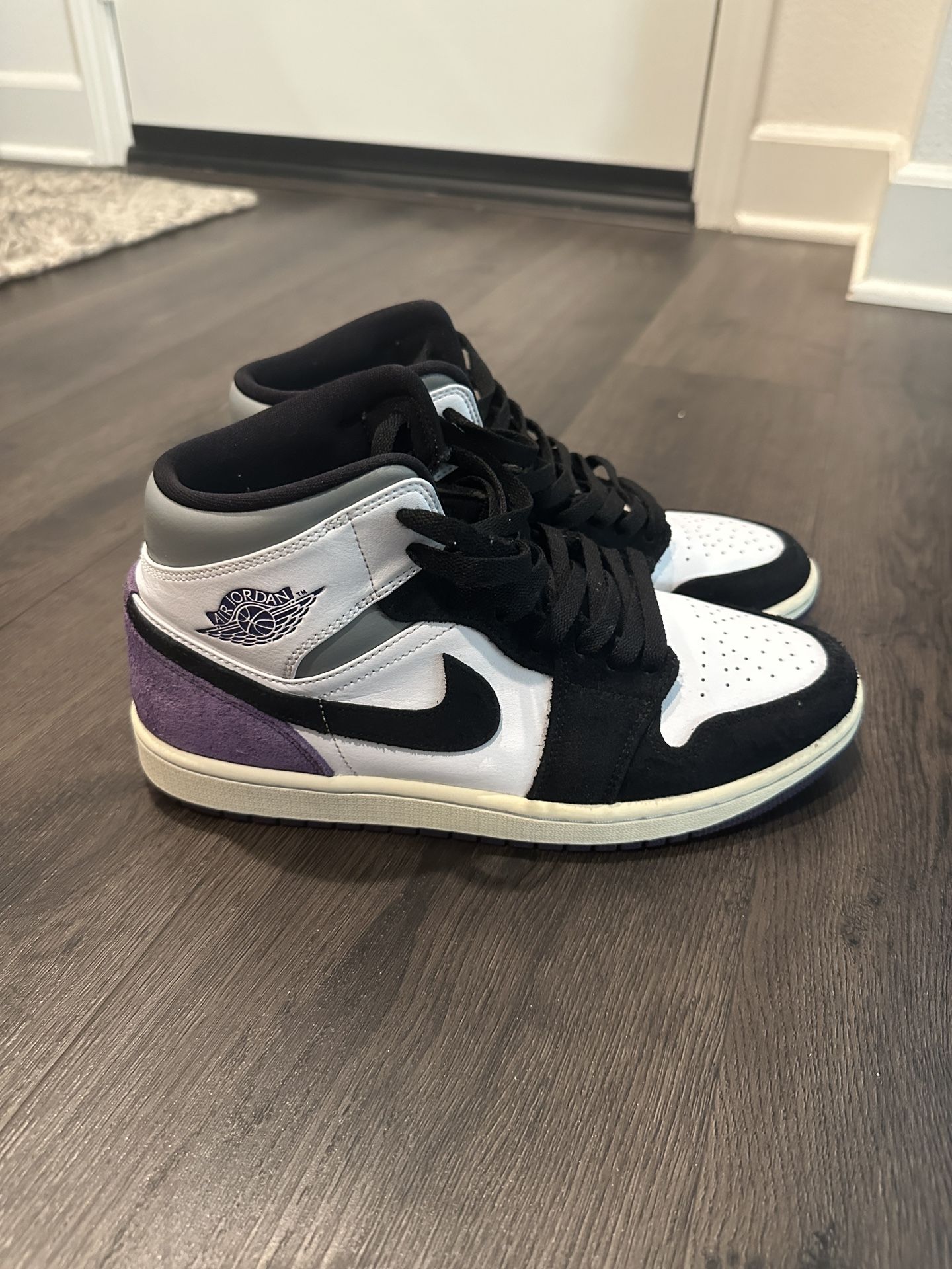Air Jordan 1 Mid SE Varsity Purple Size 8.5 Mens