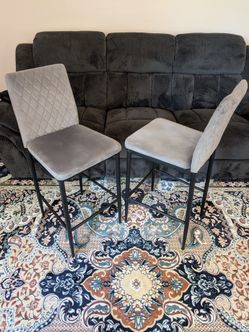 2 barstools