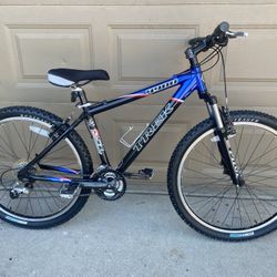 Trek 4900 Mountain Bike