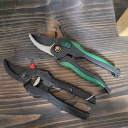 Set Of 2 Hand Pruners 