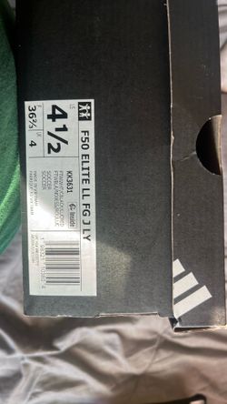 Soccer shoes