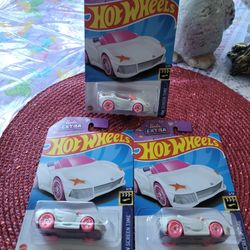 HOT WHEELS 2023 BARBIE EXTRA WHITE 3/10 HW SCREEN TIME 57/250