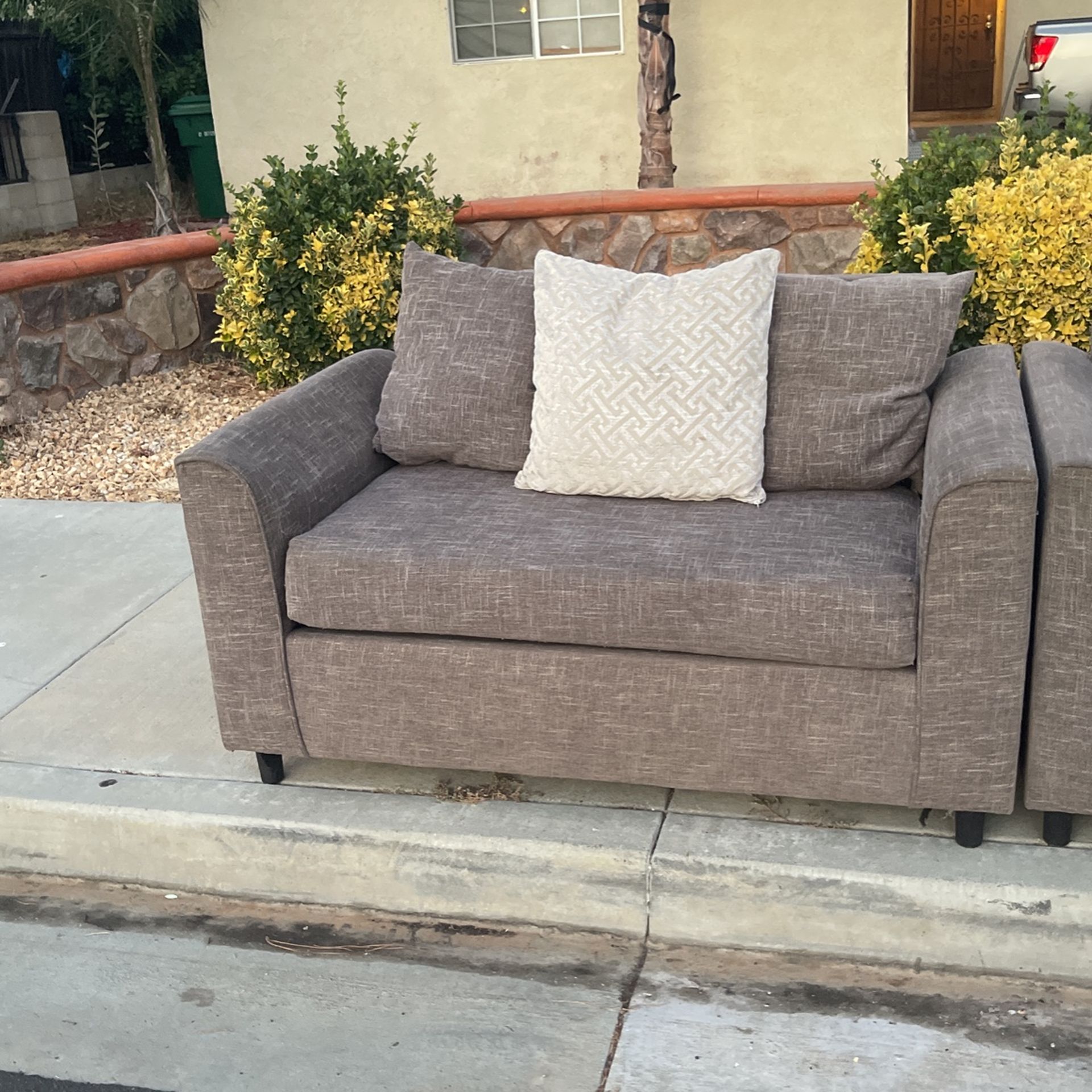 Free Couches for Sale in Moreno Valley CA OfferUp Free Couches for Sale in Moreno Valley CA OfferUp